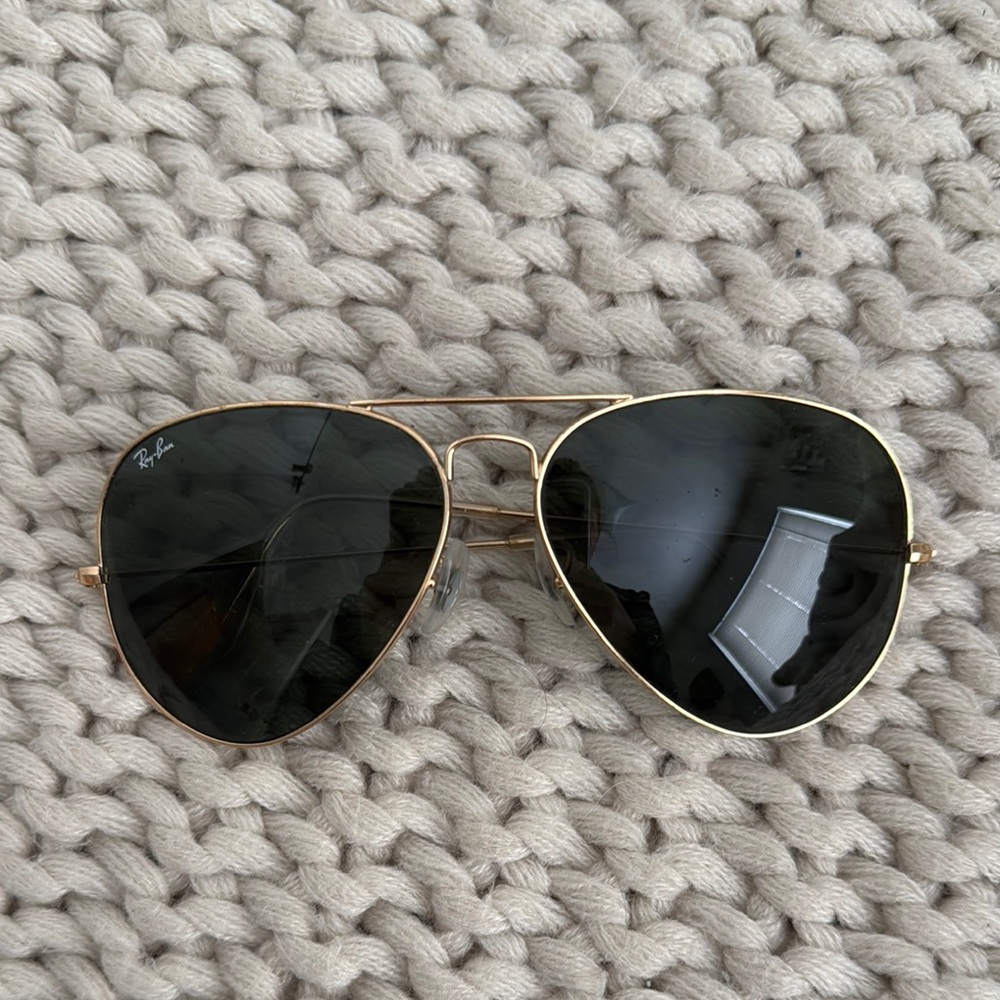 Ray-Ban Stylish Gold Aviator Sunglasses with Dark Lenses